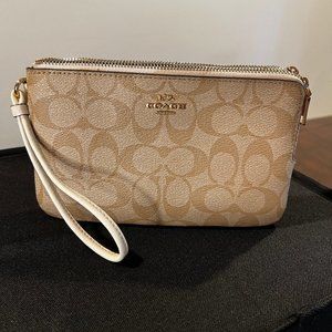 Coach Beige signature